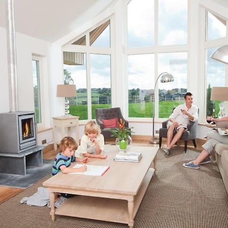 Swandown Lodges Chard Exterior photo